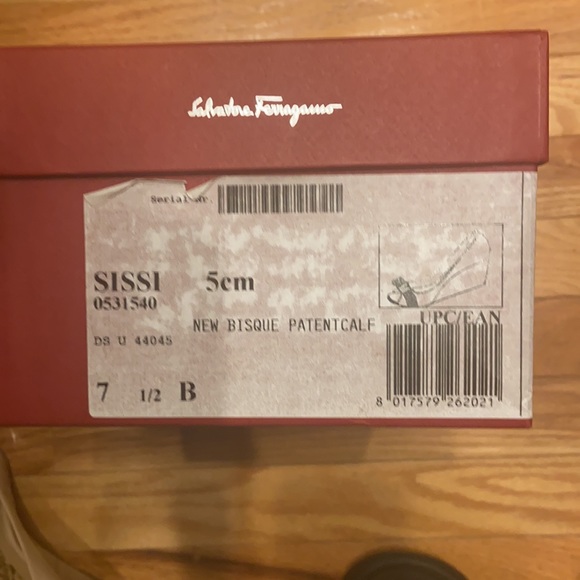 Bisque patent calf leather Sissi wedges - Picture 8 of 12